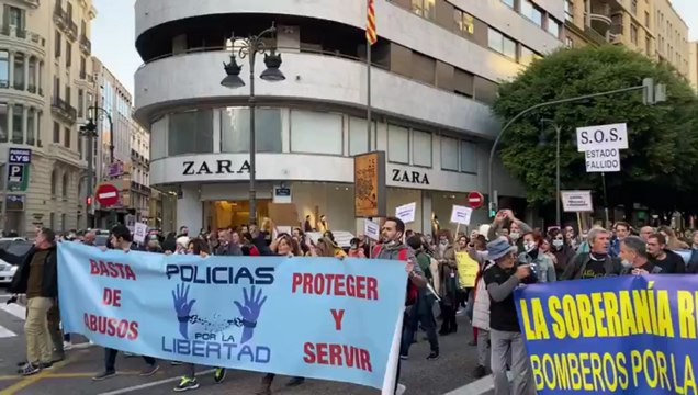Policías se manifiestan en Valencia contra la imposición de las mascarillas