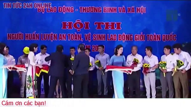 Cập Nhật Xe bồn chở gas gãy đôi sau khi tông vào nhiều nhà dân Quốc lộ 20 thiệt hại thế nào. Tin tức