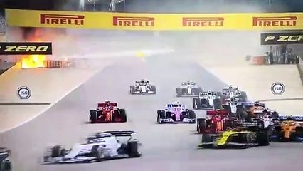 L'incroyable accident de Romain Grosjean qui met le feu à sa voiture au Grand-Prix de Bahreïn et qui sort indemne