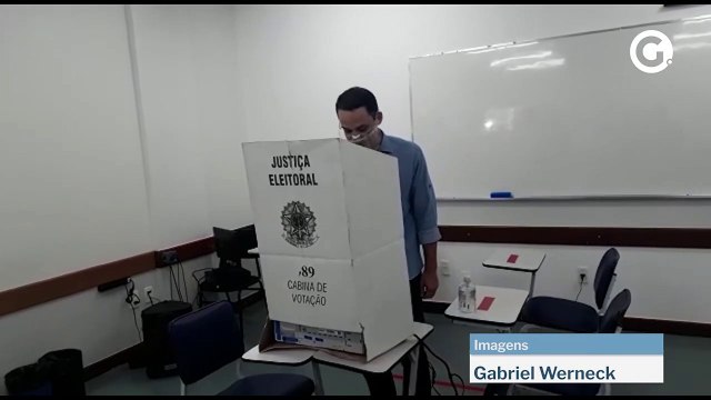 Candidato a prefeito de Vitória, delegado Pazolini (Republicanos) votou na faculdade FDV