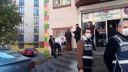 Diyarbakır'da HDP'liler ile evlat nöbeti tutan aileler arasında 'hoşt' gerginliği
