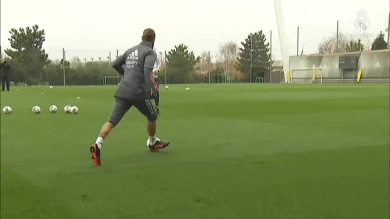 Sergio Ramos entrena duro en solitario para volver cuanto antes