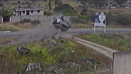 ACIDENTE NA BR 104 EM CARUARU