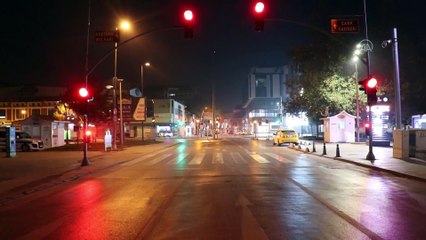 SAKARYA - Sokağa çıkma kısıtlamasının başlamasıyla sokaklar boş kaldı