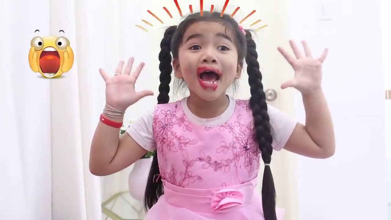 Suri Pretend Play with Kids Make Up Toys - Funny kids videos