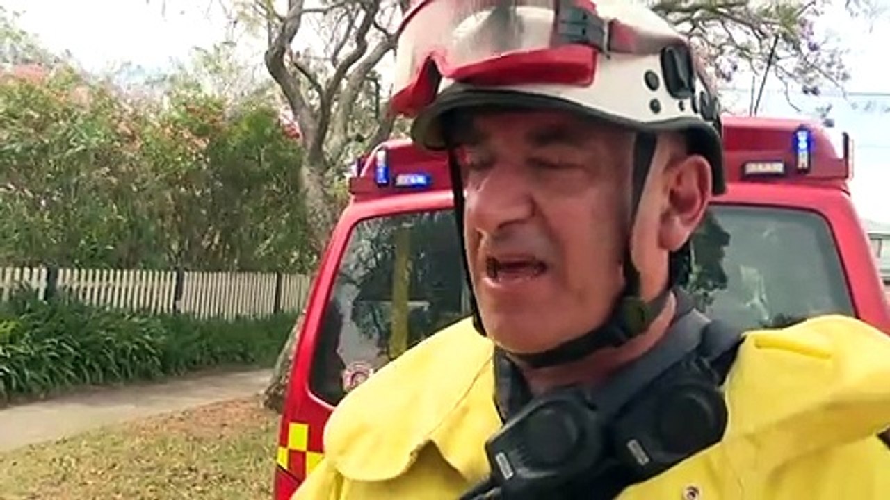Scorching temperatures leave Sydney homes under bushfire threat
