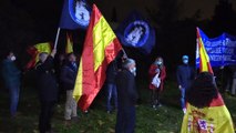 RODEA LA MONCLOA: protesta contra Sánchez  por 