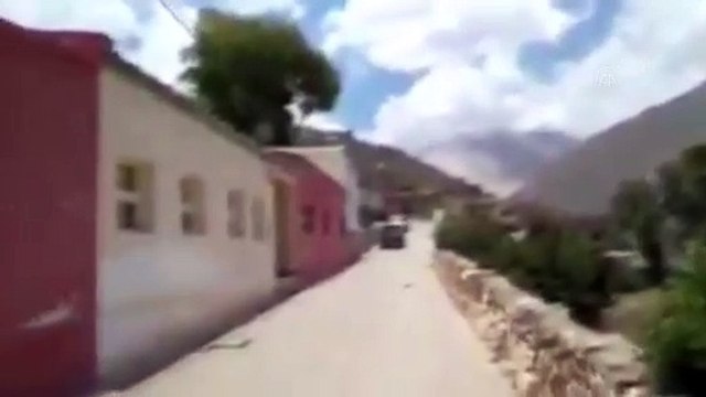 BUENOS AIRES - Arjantin'de 5,8 büyüklüğündeki depremin ardından dağlık bölgede toprak kayması oldu