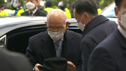 [속보] '사자명예훼손' 전두환, 징역 8월·집행유예 2년 / YTN