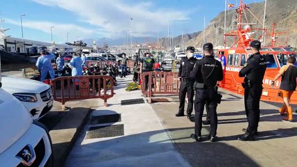 Llega una patera a Santa Cruz de Tenerife