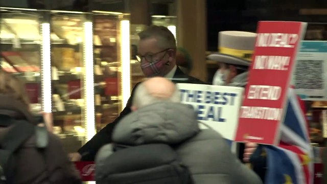 Michel Barnier arrives at post-Brexit trade talks