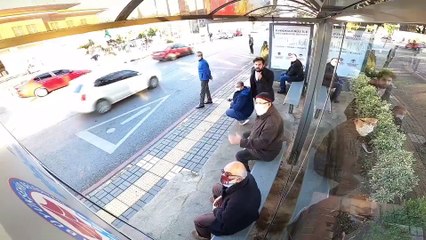 TRABZON - Maske takmayanların yüzleri, yapay zeka ile koronavirüse dönüştü