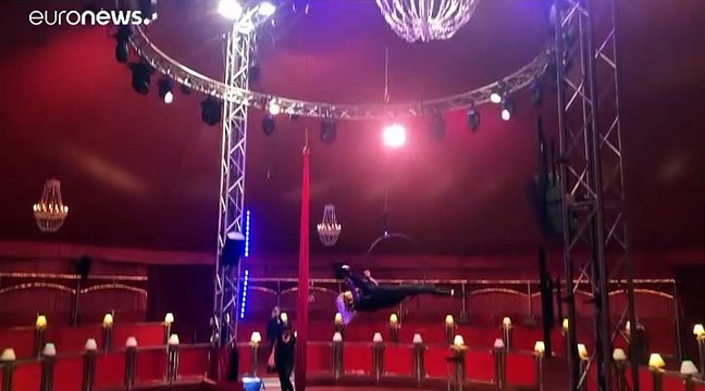 Covid-19 : leurs commerces toujours fermés, ils se mettent à nu pour exprimer leur désarroi