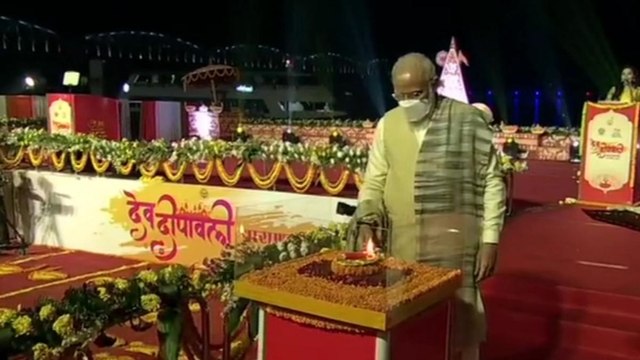Dev Deepawali Utsav at Kashi, PM Modi lights Diya