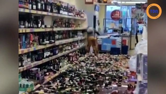 Une cliente enragée casse des centaines de bouteilles dans un magasin