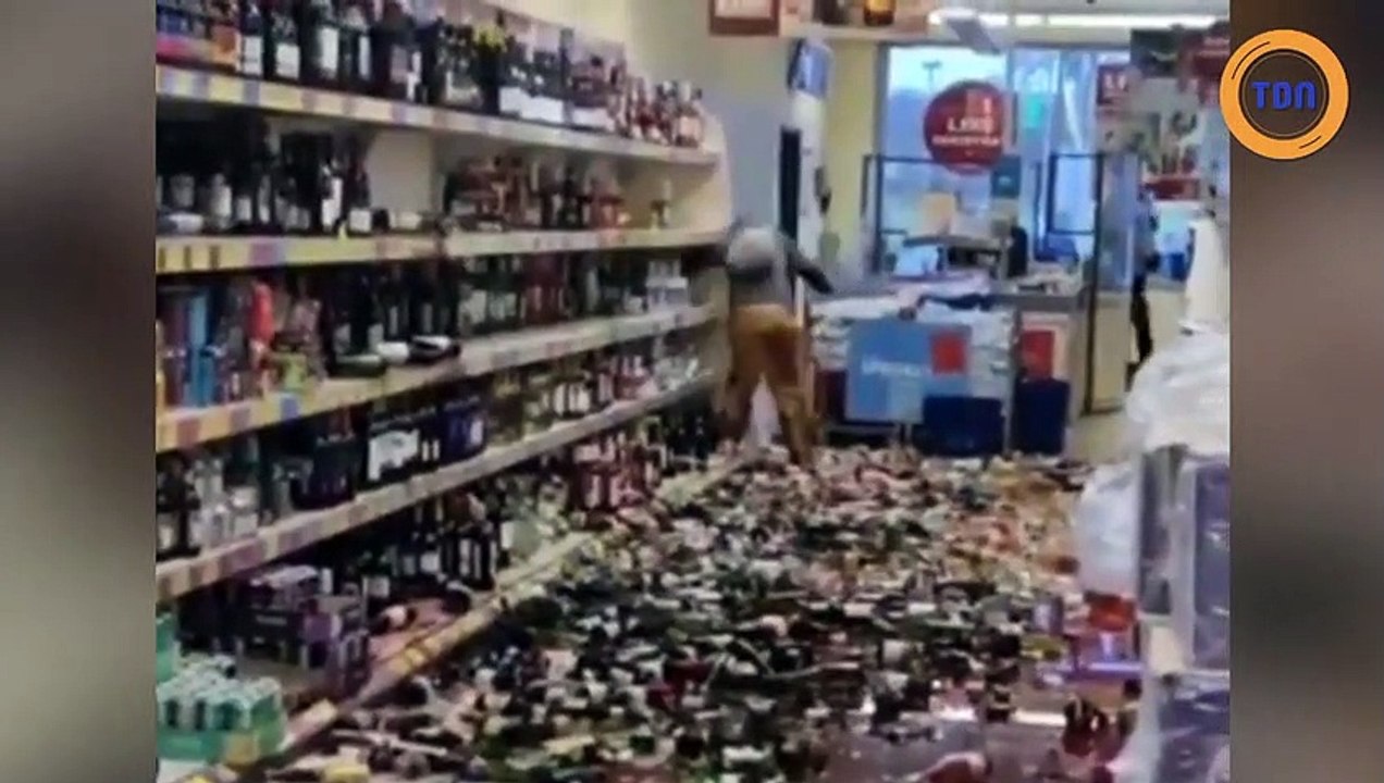 Une cliente enragée casse des centaines de bouteilles dans un magasin