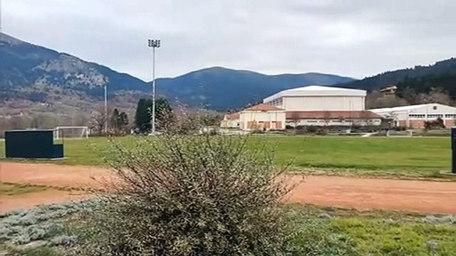 Μετέτρεψαν το Αθλητικό Κέντρο Καρπενησίου σε πίστα Drift και κατέστρεψαν το χορτάρι