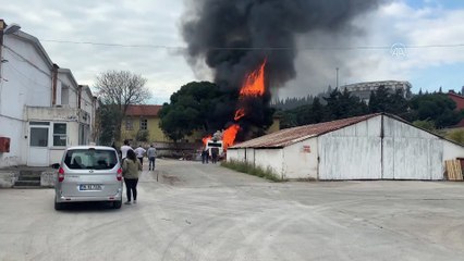 İZMİR - Menemen'de hurdaya ayrılan belediye otobüsünde çıkan yangın söndürüldü