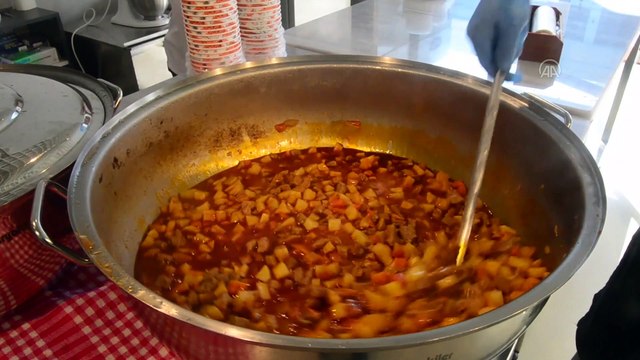 KIRKLARELİ - 'Sevgi Mutfağı'nda hazırlanan yemekler ihtiyaç sahiplerine ulaştırılıyor