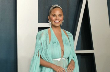 Chrissy Teigen ruft zur 'Normalisierung' der Pre-Milch auf