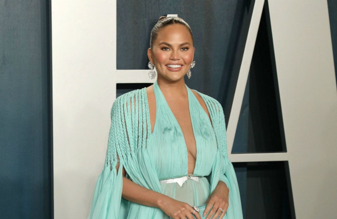 Chrissy Teigen ruft zur 'Normalisierung' der Pre-Milch auf