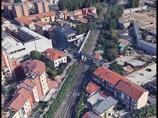 LA PASSERELLA DI VIA COMUNE ANTICO A MILANO