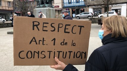 Des catholiques manifestent pour le retour des messes à l’église