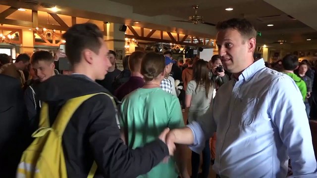 Opositor russo Alexei Navalny envenenado com Novichok