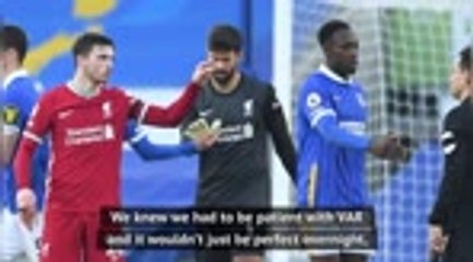 Télécharger la video: Liverpool's Robertson calls for VAR consistency