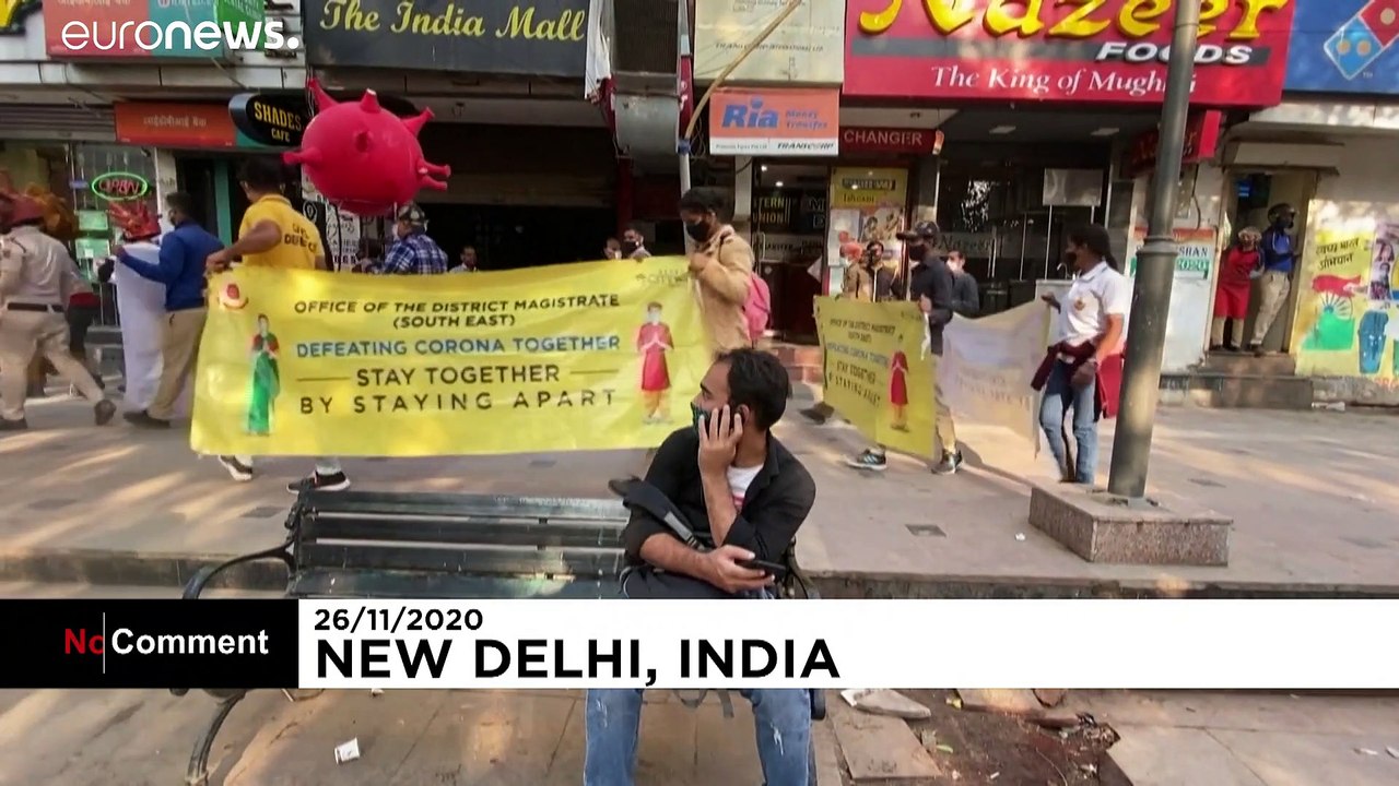 Kreativ gegen Corona: Neu-Delhis Virenbekämpfer tragen Corona-Helme