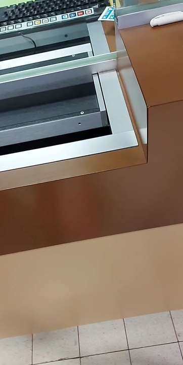 Flora virée d'un bureau de poste à Bruxelles