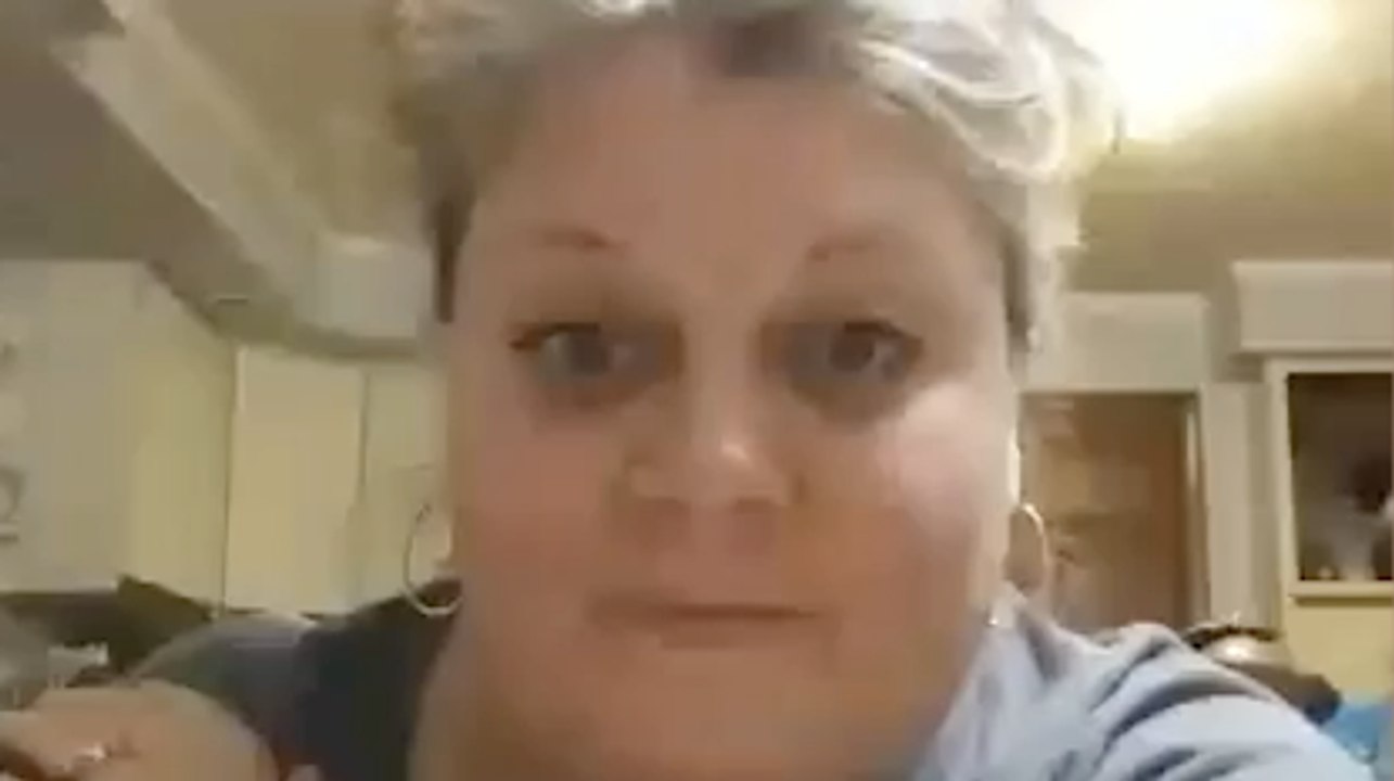 Totaler Fail: Krankenschwester bastelt sich Mundschutz aus BH