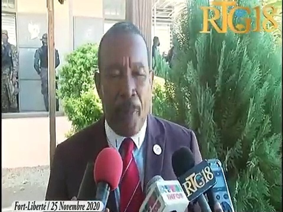 Martine Moïse Premyè Dam la distribiye kit esko...