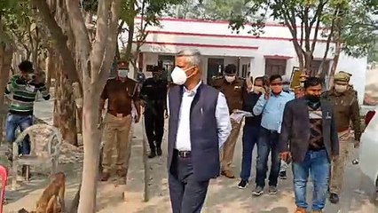 डीएम व एसपी ने मतदान केंद्रों पर जाकर सुरक्षा व्यवस्था का लिया जायजा