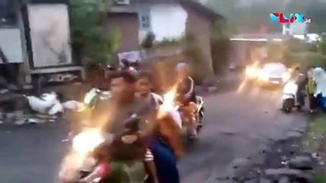 Detik-detik Gunung Semeru Meletus dan Muntahkan Lava