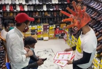 Kim bu adam ne yapıyor böyle