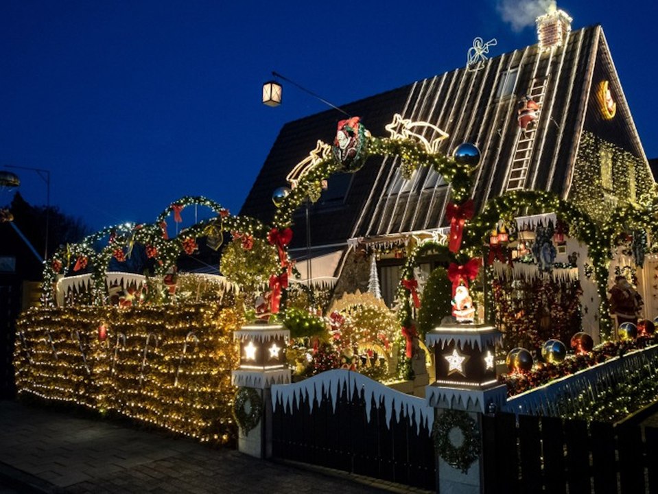 Weihnachtlich geschmücktes Haus löst Polizeieinsatz aus