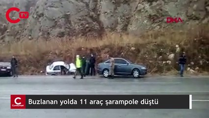 Sivas'ta buzlanan yolda 11 araç şarampole düştü