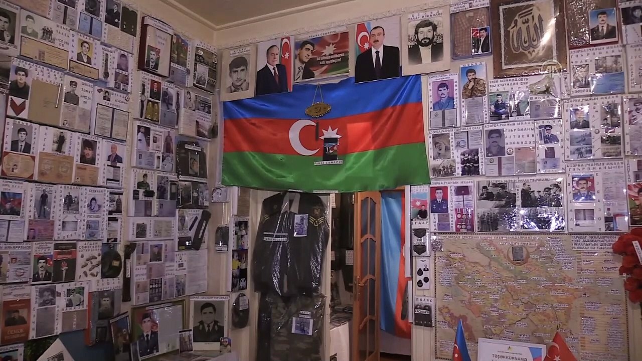 GENCE - Karabağ şehitlerini kendi imkanlarıyla evinde kurduğu müzede yaşatıyor