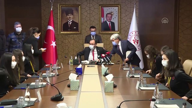 ANKARA - Kasapoğlu, Avrupa şampiyonu olan Ritmik Cimnastik Grup Milli Takımı'nı kabul etti (1)