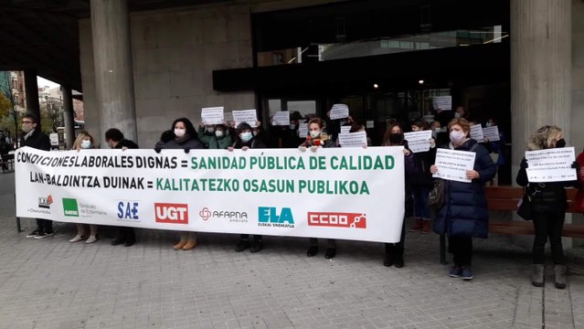Concentración de sindicatos de salud en Pamplona por unas condiciones laborales dignas
