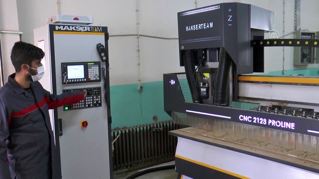 ŞIRNAK - Meslek lisesinde ateş ölçümü de yapan dezenfektan cihazı üretildi