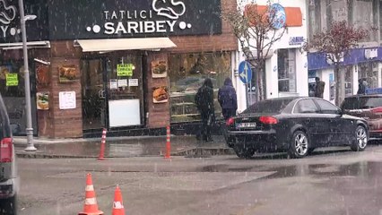 ERZURUM - Kar yağışı etkili oluyor