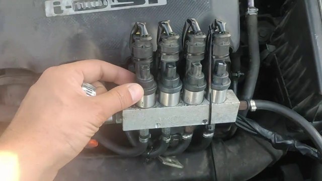 MANUTENZIONE AUTO Riparare Perdita Gas in Testa Giunto Iniettore GPL Metano