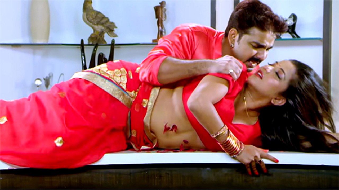 Pawan singh और Monalisa का भोजपुरी गाना 'Pala Satake' हुआ वायरल