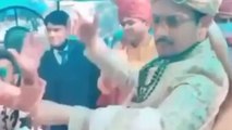 Aditya Narayan Shweta Wedding: नाचते नाचते ढ़ोल पर चढ़ गए Aditya ;Watch video | FilmiBeat