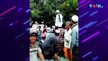 Detik-detik Massa Geruduk Rumah Mahfud MD di Madura