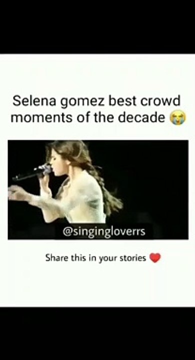 Selena's awseome crowd Moment