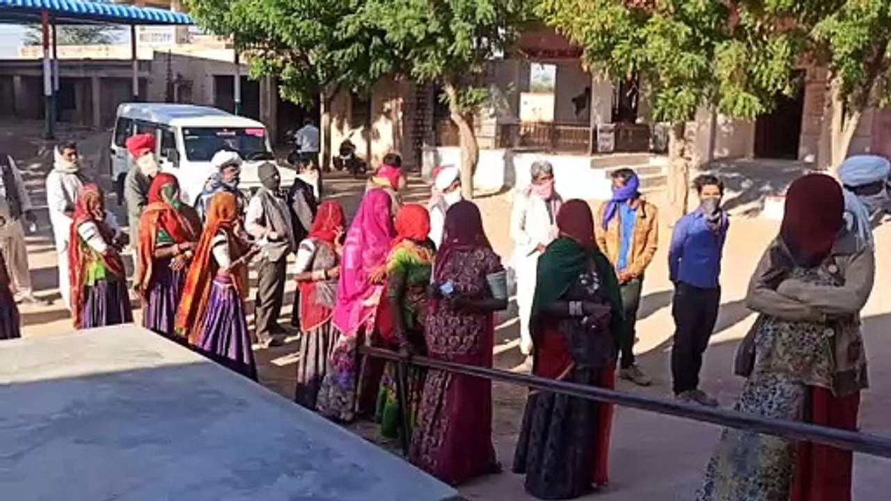 बाड़मेर में तीसरे चरण में 68.08 फीसदी मतदान, सबसे अधिक बायतु पंचायत समिति में 69.65 प्रतिशत पड़े वोट