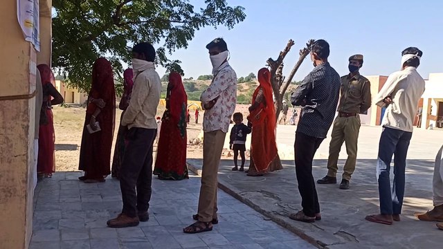बाड़मेर में तीसरे चरण में 68.08 फीसदी मतदान, सबसे अधिक बायतु पंचायत समिति में 69.65 प्रतिशत पड़े वोट